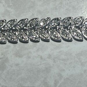 176 diamonds on a 925 silver vintage patterned tennis bracelet